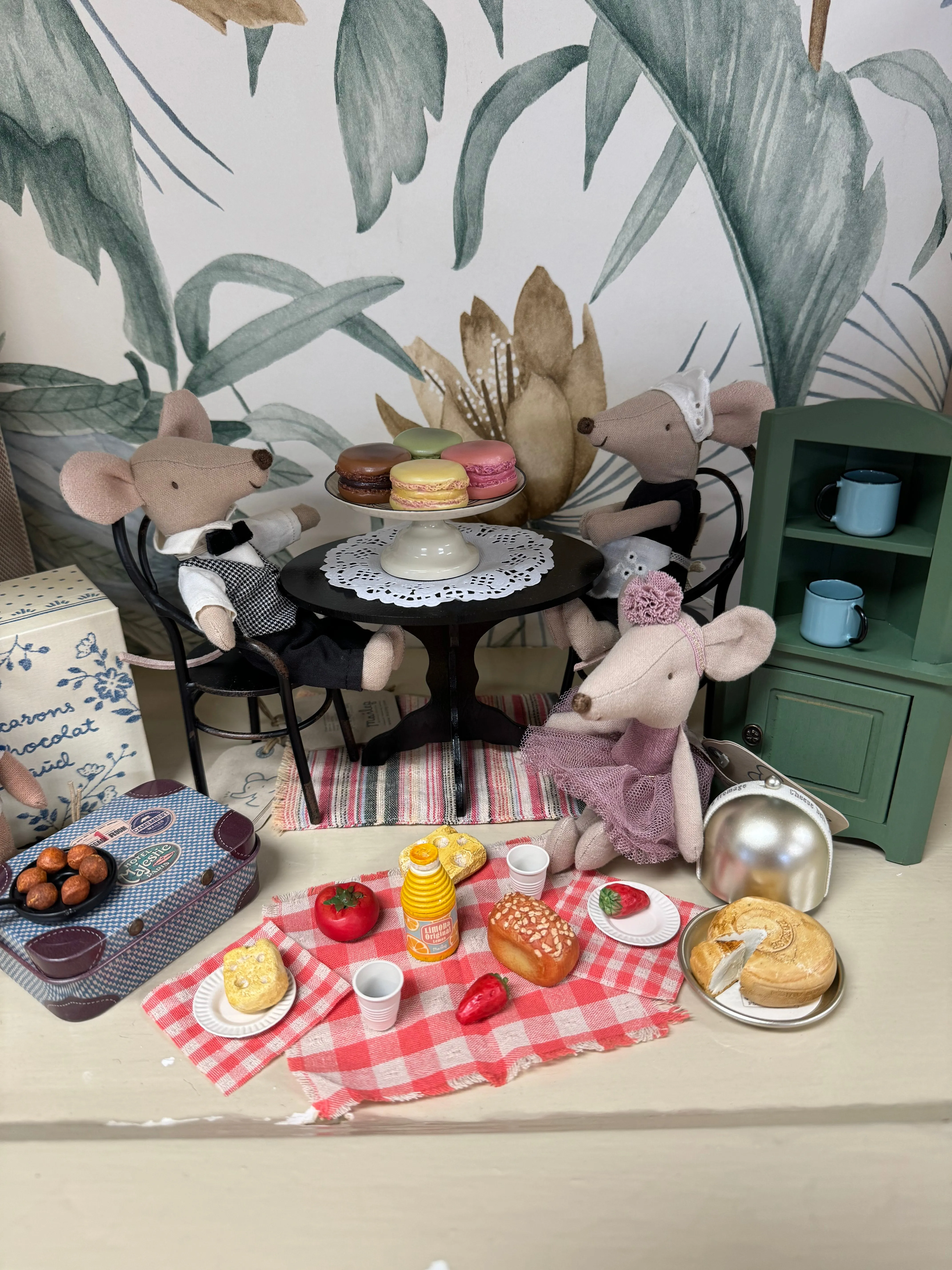 Corner Cabinet, Mouse -Dark Green