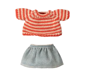 Knitted sweater and skirt, Big sister mouse
