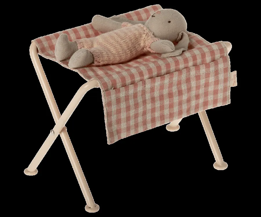 Nursery table, Micro