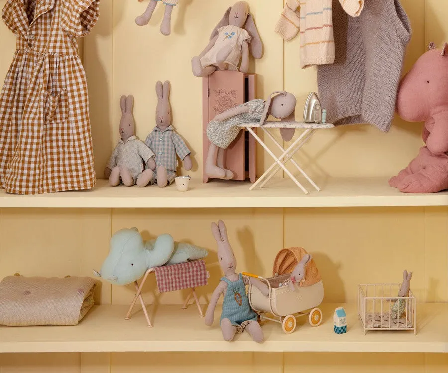 Nursery table, Micro