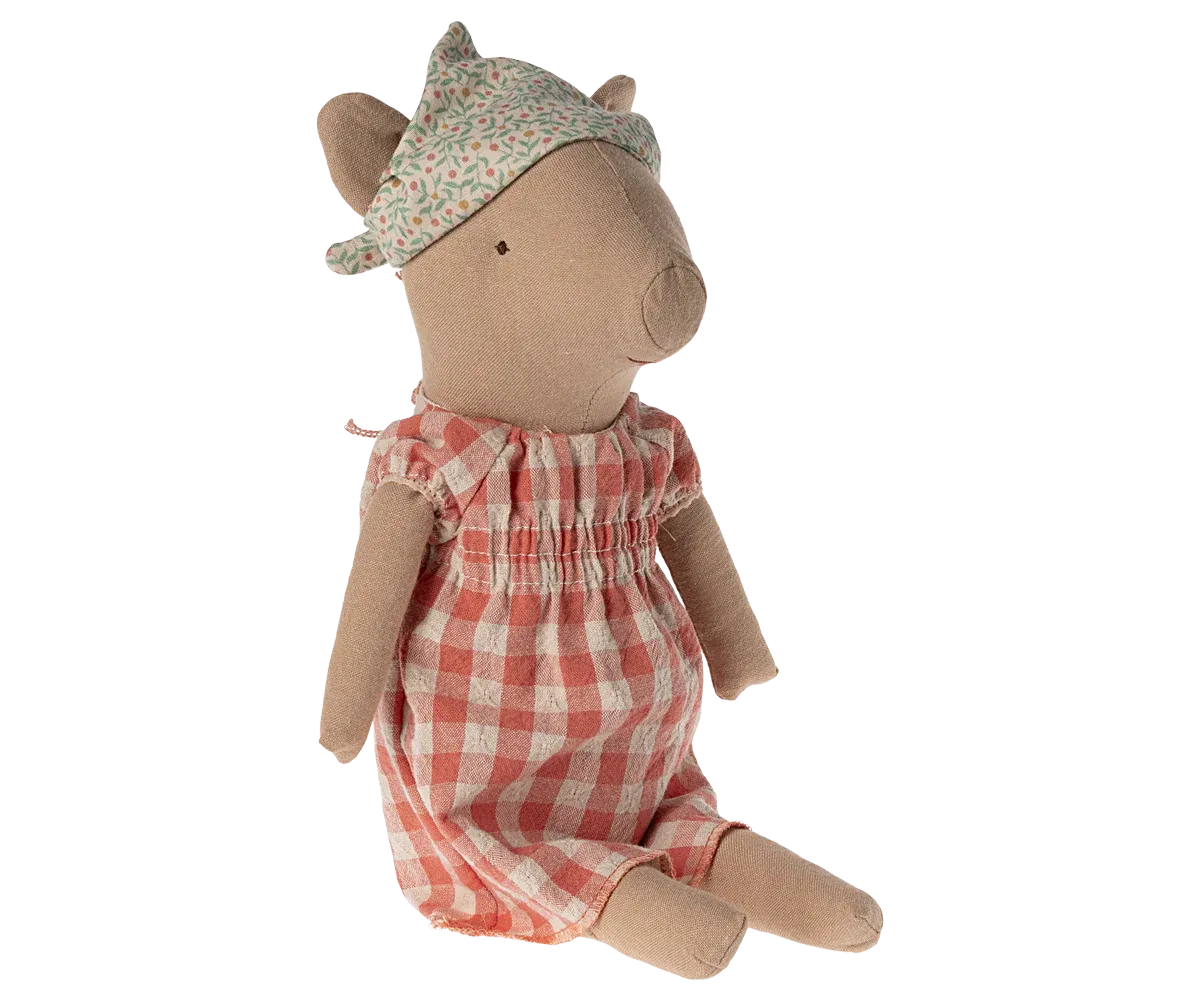 Pig, Girl