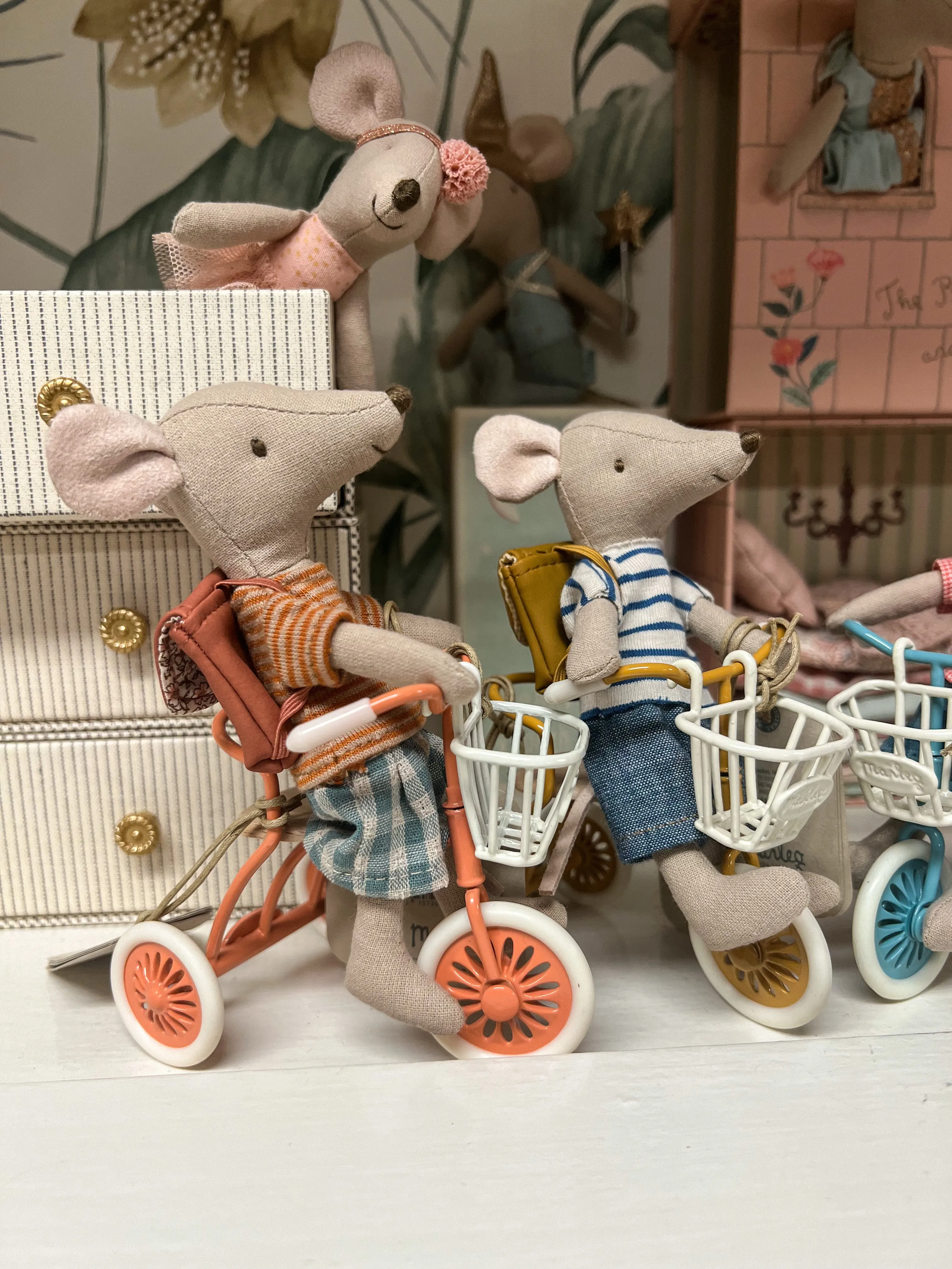 Tricycle Mouse, Big Sister - Old Rose
